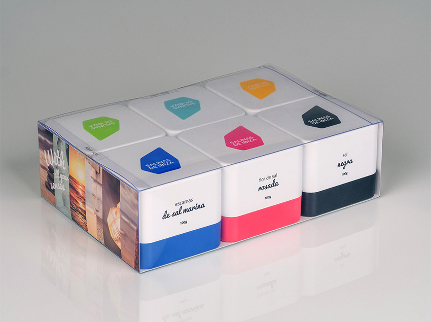 Pack de sales especiadas de la marca salinas de ibiza. Envases cúbicos y minimalistas con colores planos y tamaños perfectos para usar con una mano.